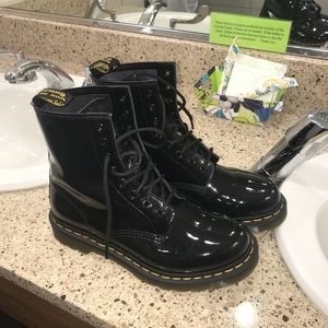 DOC MARTENS